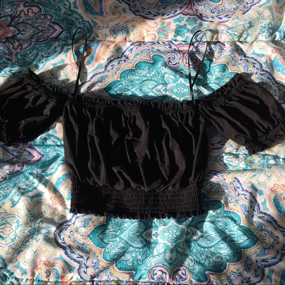 Forever 21 • Super cute Black crop top NWOT